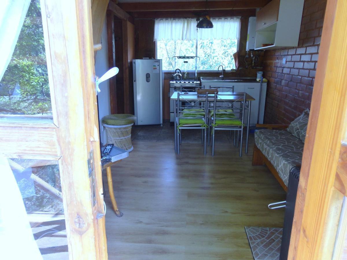 Cabanas Spa Bungalows Huarranchi Pucón Oda fotoğraf